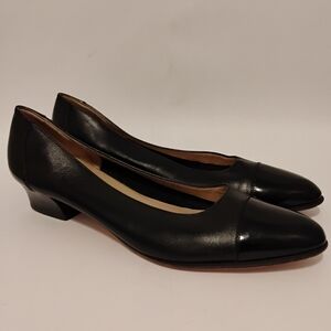 Salvatore Ferragamo Pumps Low Block Heel Boutique Patent Cap Toe Black 7AA